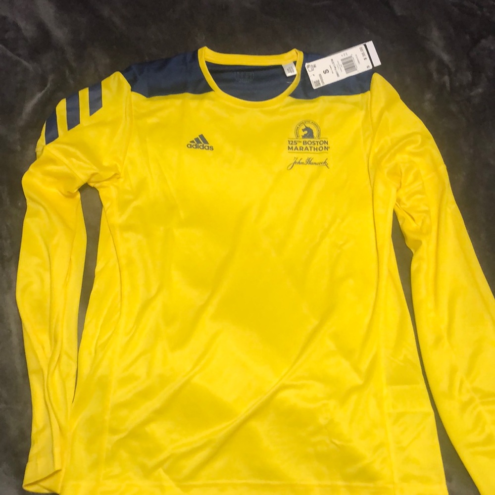 NWT 2021 Boston Marathon Finisher Shirt Size Small